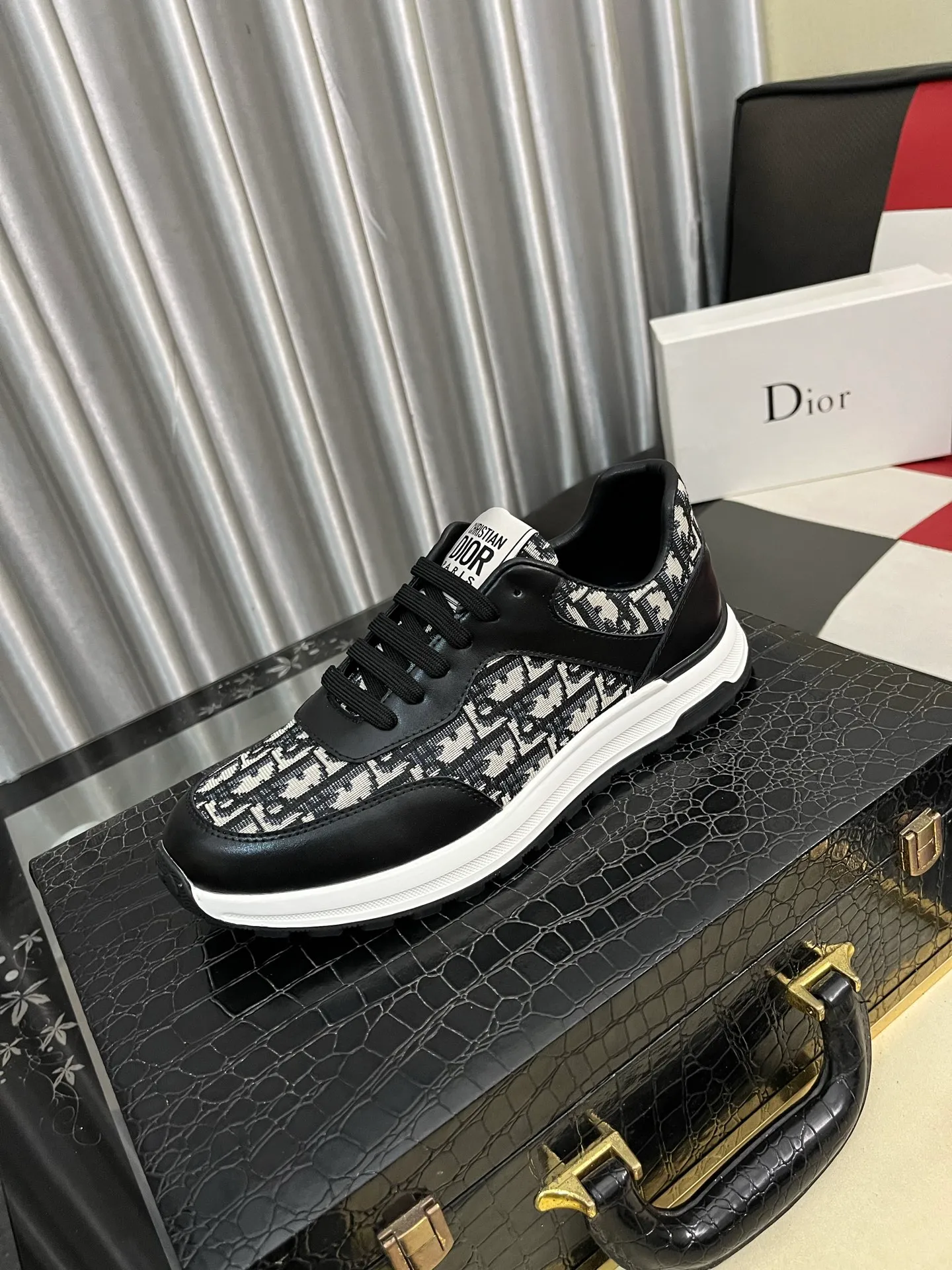 Men's Men's Shoes 💰420⌚️⌚️[Dior] 2025 Dior original lace-up low-top men's shoes Classic casual shoes 🔥This model is the official flagship model, with high quality and made by famous original factory designers. It is made of high-quality cowhide with original materials ➕comfortable and breathable mesh lining ➕pigskin insole, perfect last shape, generous and fashionable design, attracting many consumers, code number: 38--442️⃣Colors available